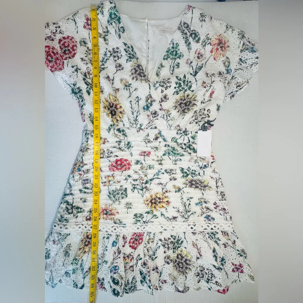 ASTR The Label Dress Women’s Large White Floral Eyelet Ruffle Short Sleeve Mini‎ - Image 5