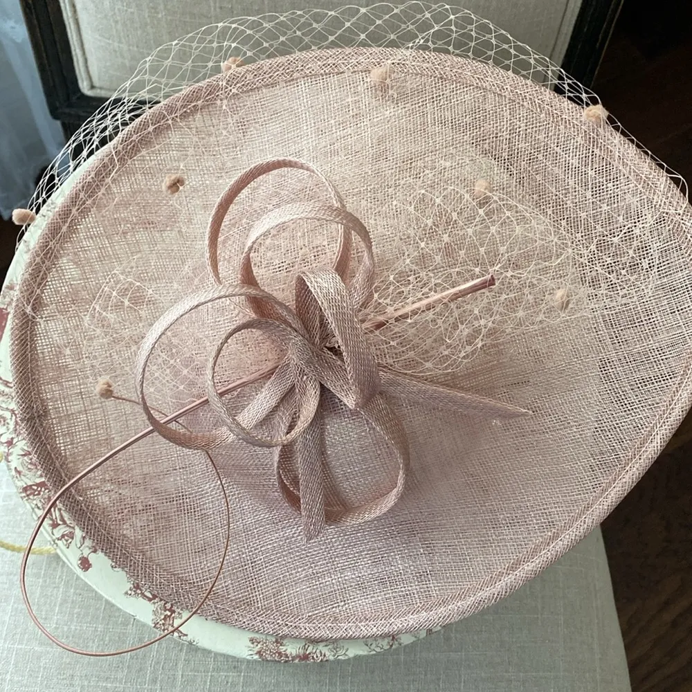 Fascinator Hat. Dusty Pink color - Image 7