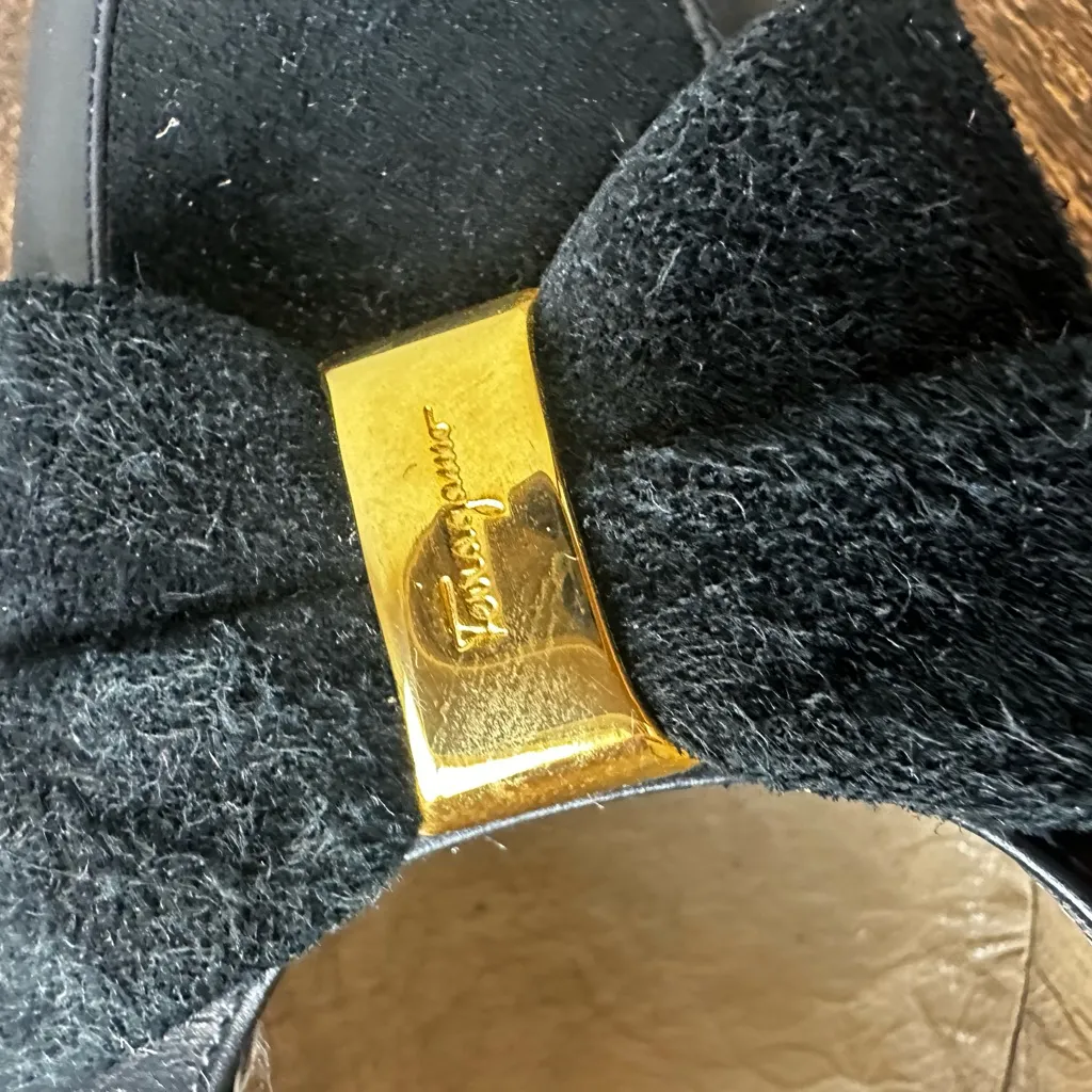 Salvatore Ferragamo Vintage Classic Bow Pumps - Image 15