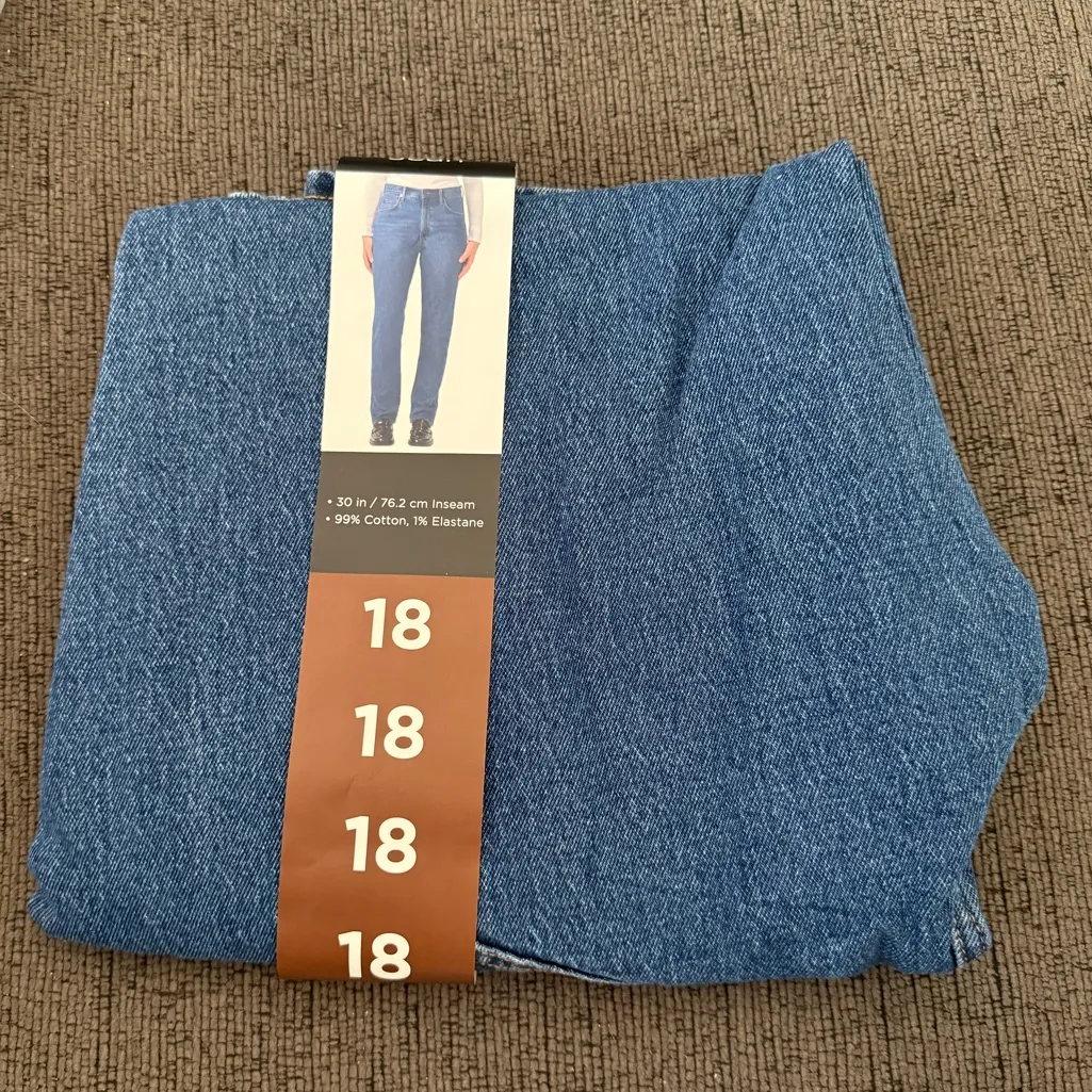 Kirkland Signature Women's High-Rise Straight Leg Jeans, Blue, Size 18 NTW - Image 4