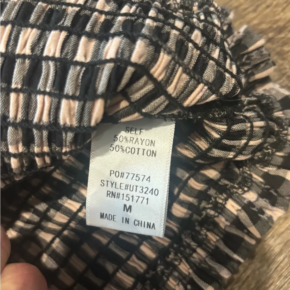 LE LIS Collection Gingham Tie Strap Crop Top – Size Medium - Image 4