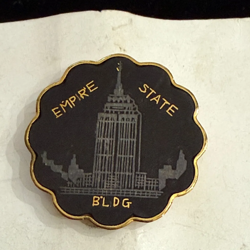 Vintage 50s Genuine Damascene 24k gold Empire State Building Souvenir Pin - Image 5
