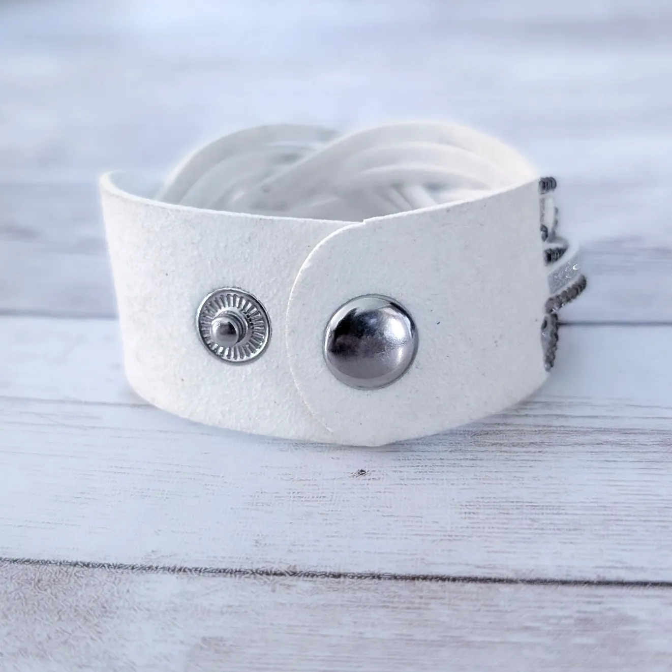 Off White Bracelet with Accents - Image 3