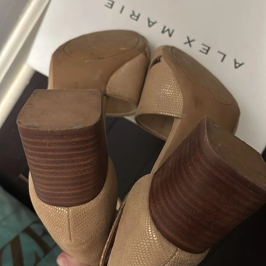 Like new Alex Marie Mading Nova Nude sandals - Image 8