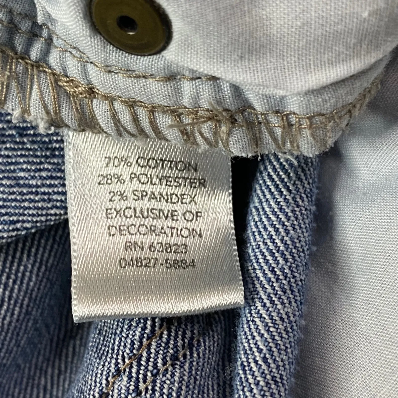 Christoper & Banks Women's Classic Fit Blue Denim Capri Jeans Comfort Size 8 EUC - Image 8