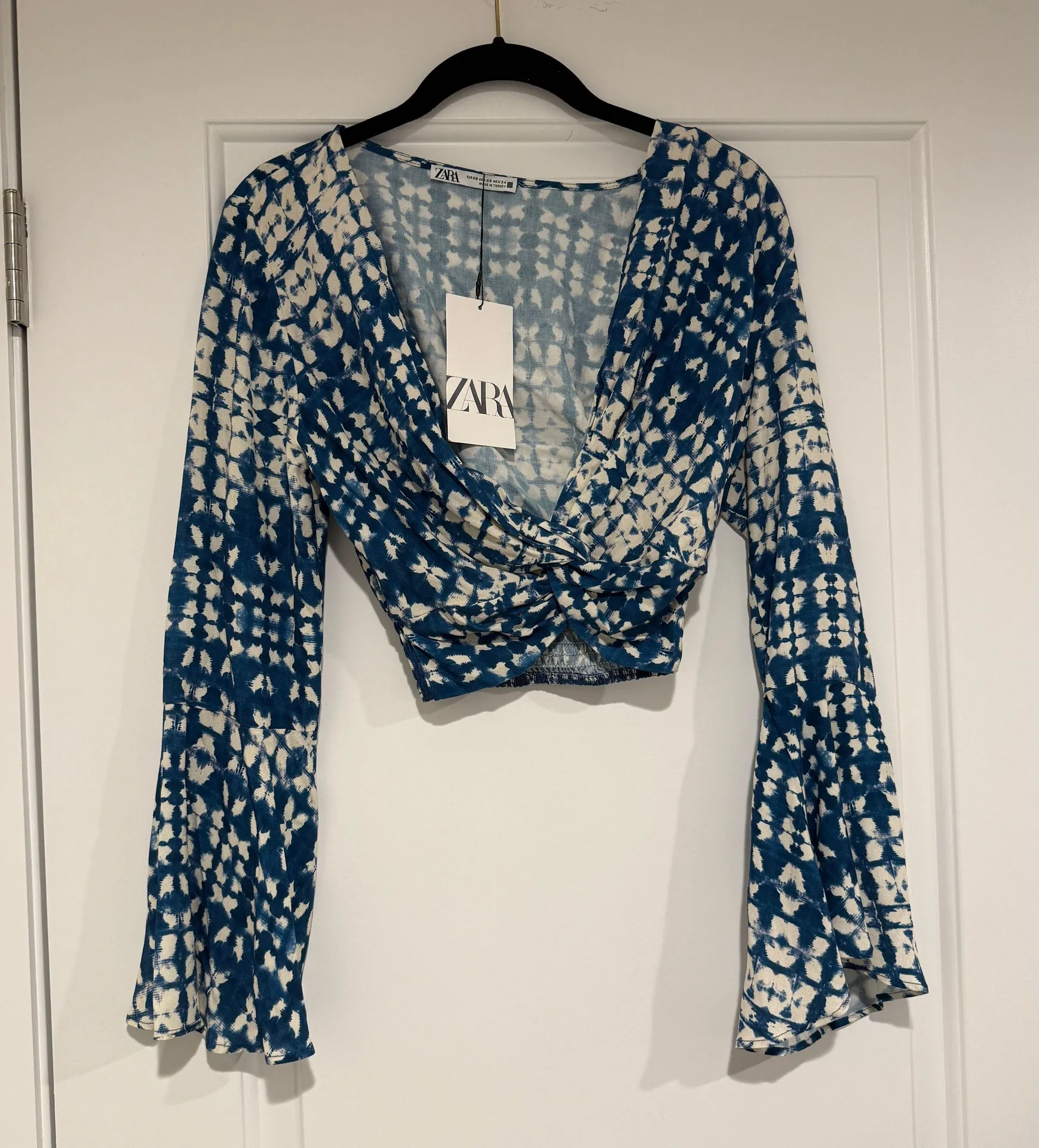 Zara XS Tie-Dye Twist Front Crop Top Long Sleeve Boho Beachwear Blue White NWT - Image 2