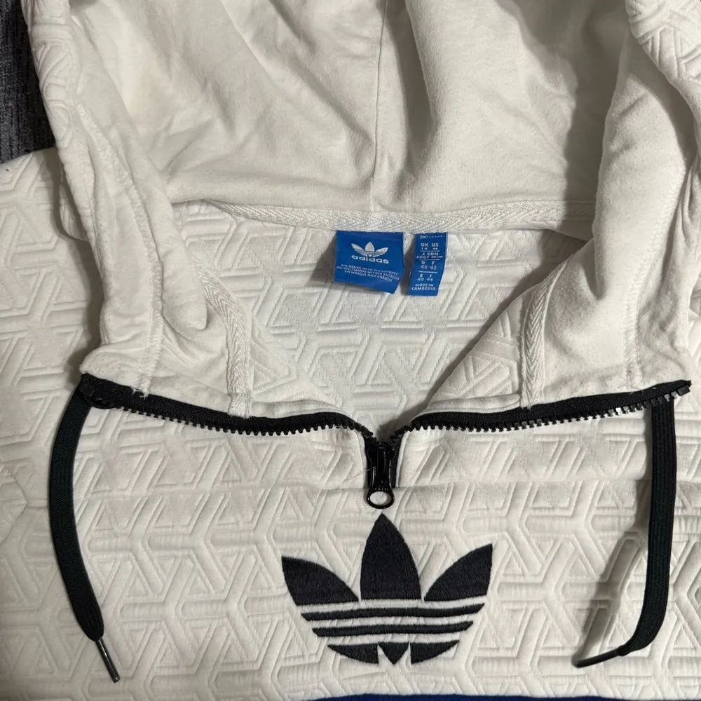 Adidas Women’s 1/4 Zip Patterned Hoodie - Image 5