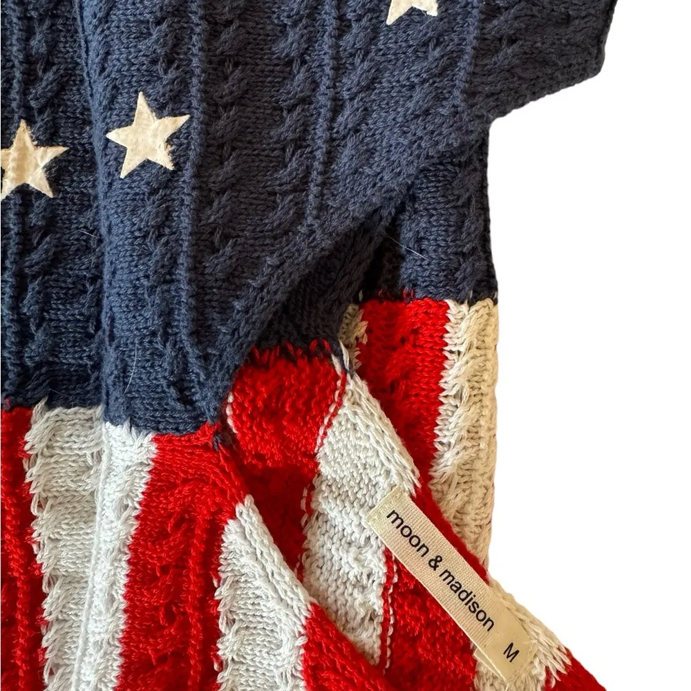 Moon & Madison Red, White, Blue American Flag  Knit Sleeveless Tank Medium - Image 2