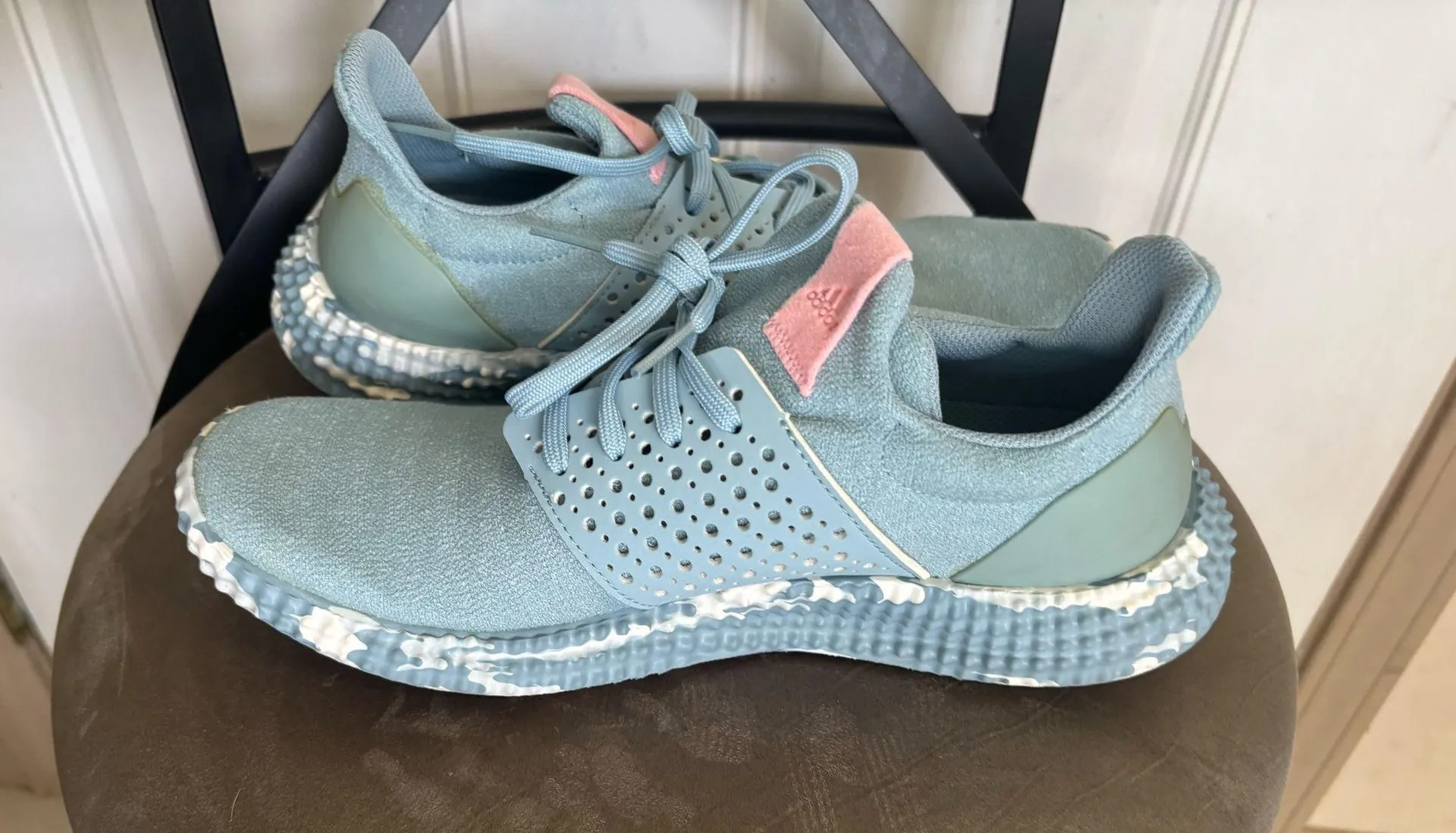 8.5 adidas blue/pink sneakers - Image 4