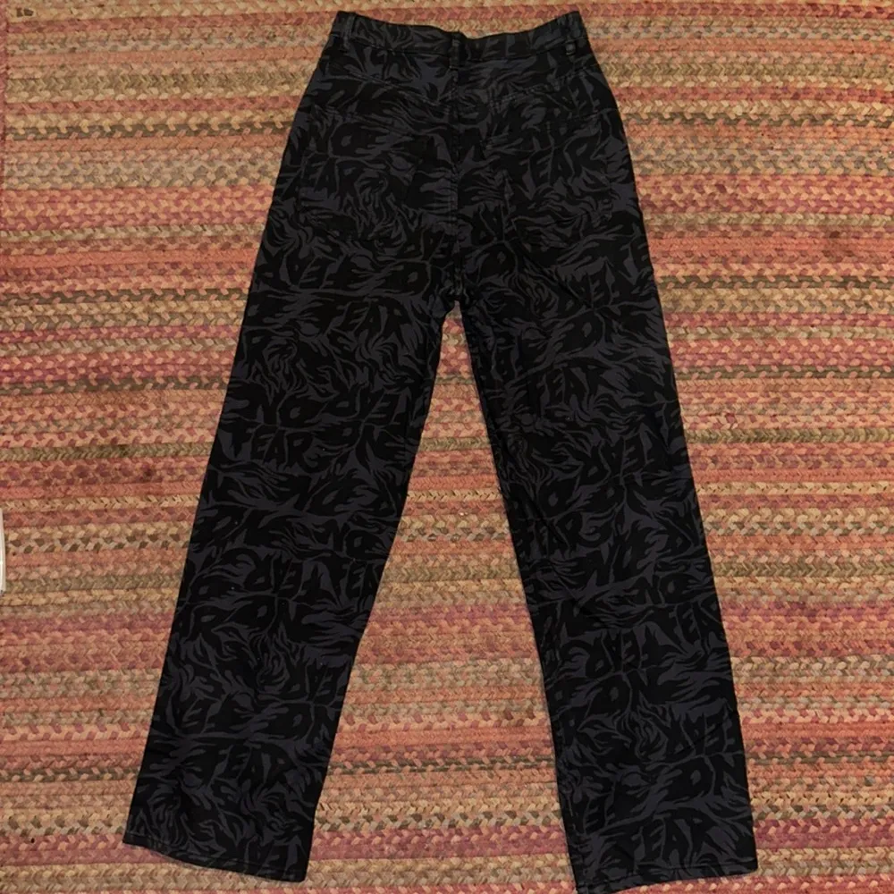 NO FEAR MOTO X H&M DARK GREY / BLACK LOOSE FIT ABSTRACT LOGO PRINT JEANS - Image 7