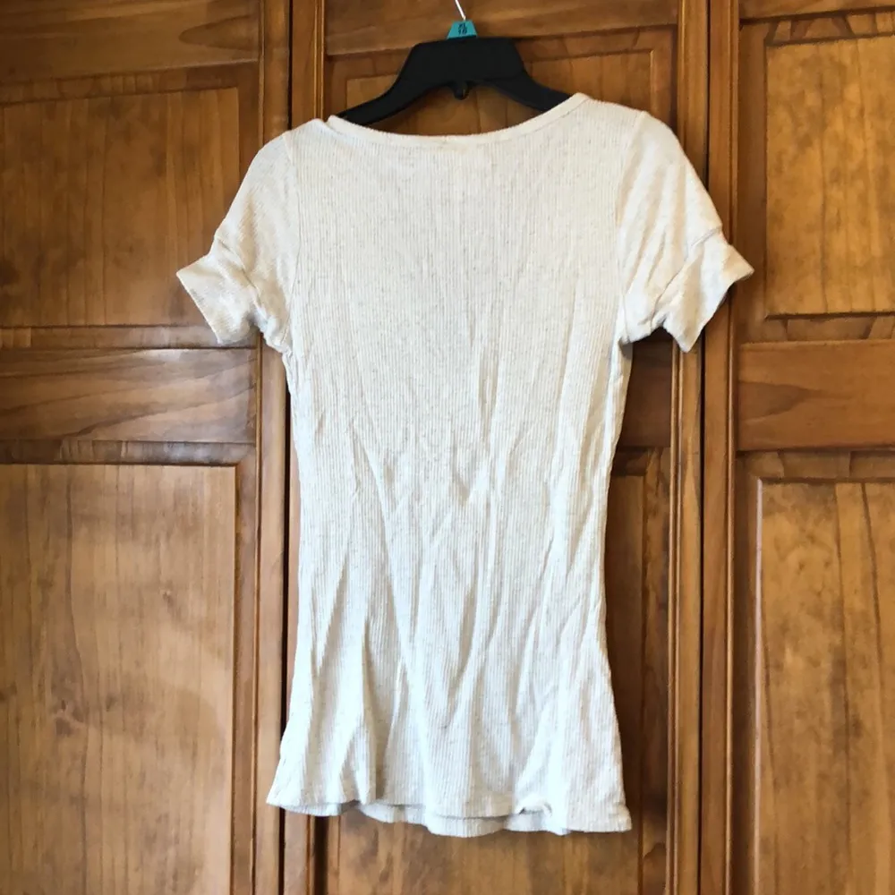 Daytrip Cream Colored Ribbed Short Sleeve Henley Small - Image 5