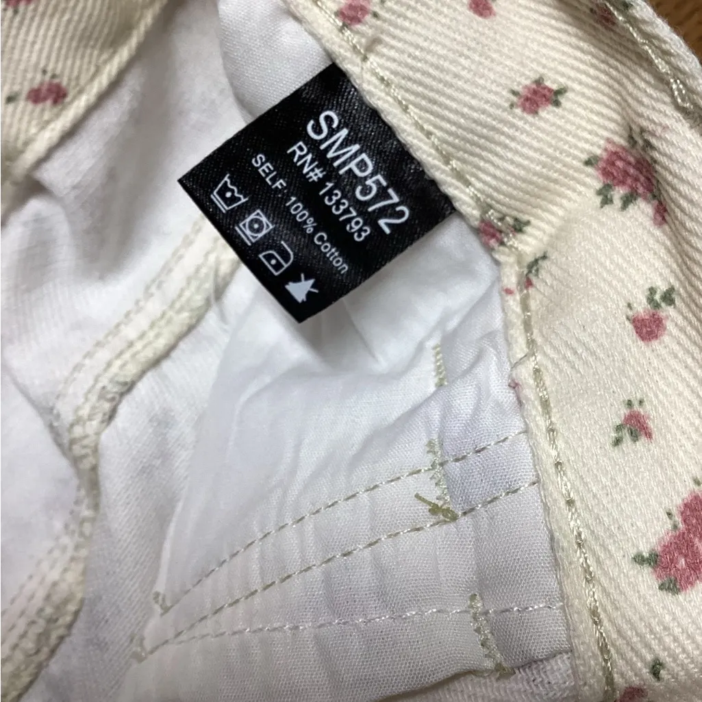 POL  Emmy shorts. Size Medium - Image 12