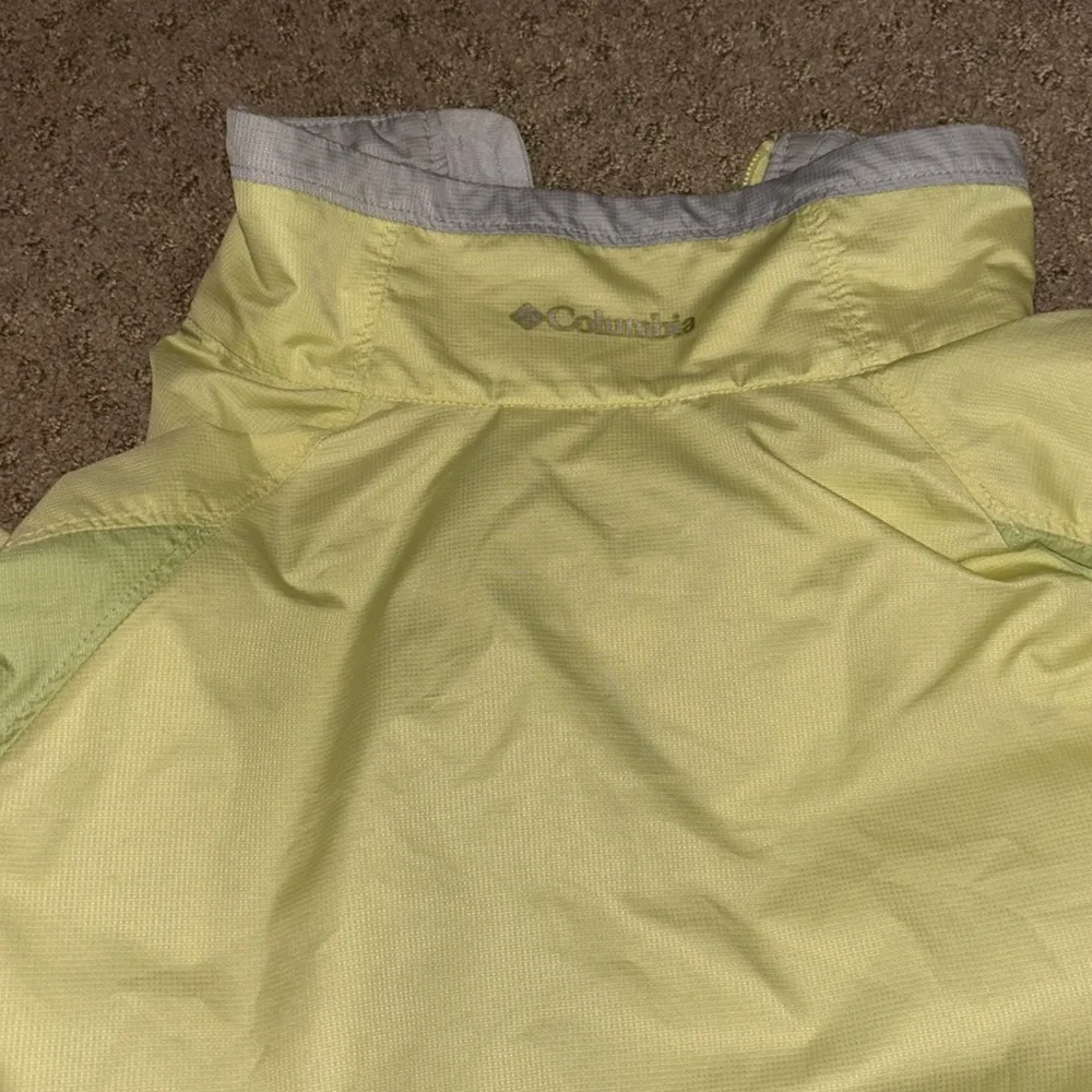 Women’s Columbia windbreaker - Image 5