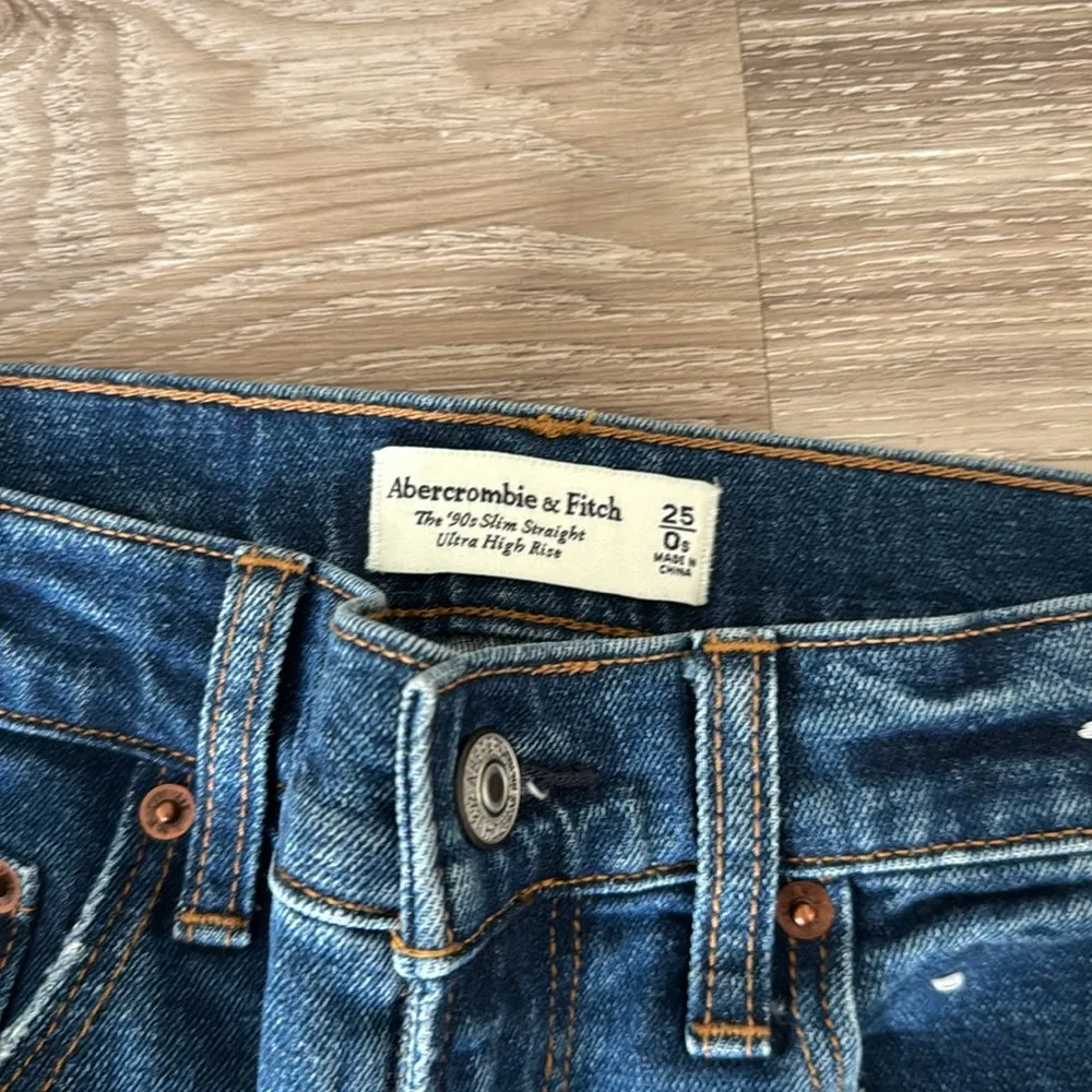 Abercrombie & Fitch Ultra High Rise 90s Slim Straight Jean - Image 5