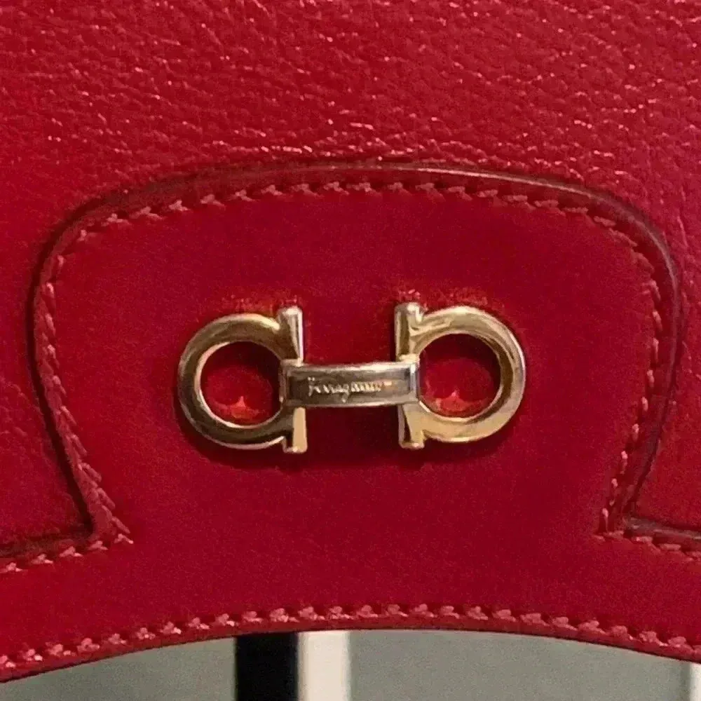 Salvatore Ferragamo Rory sofiano shouldre bag in deep red color. - Image 2