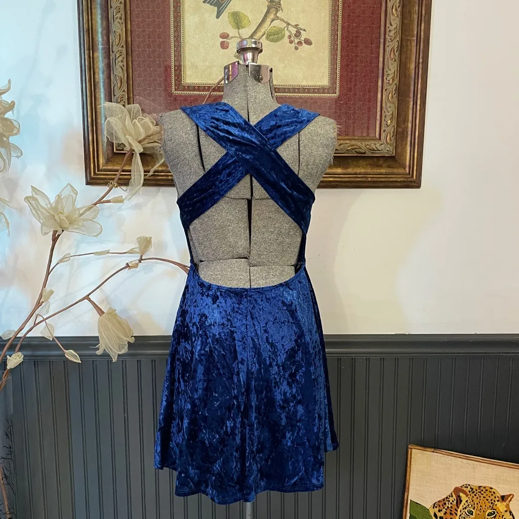 NWT Lulus Solo Album Blue Velvet Open Cross Back Mini Skater Dress - Sz M 💚🎀 - Image 7