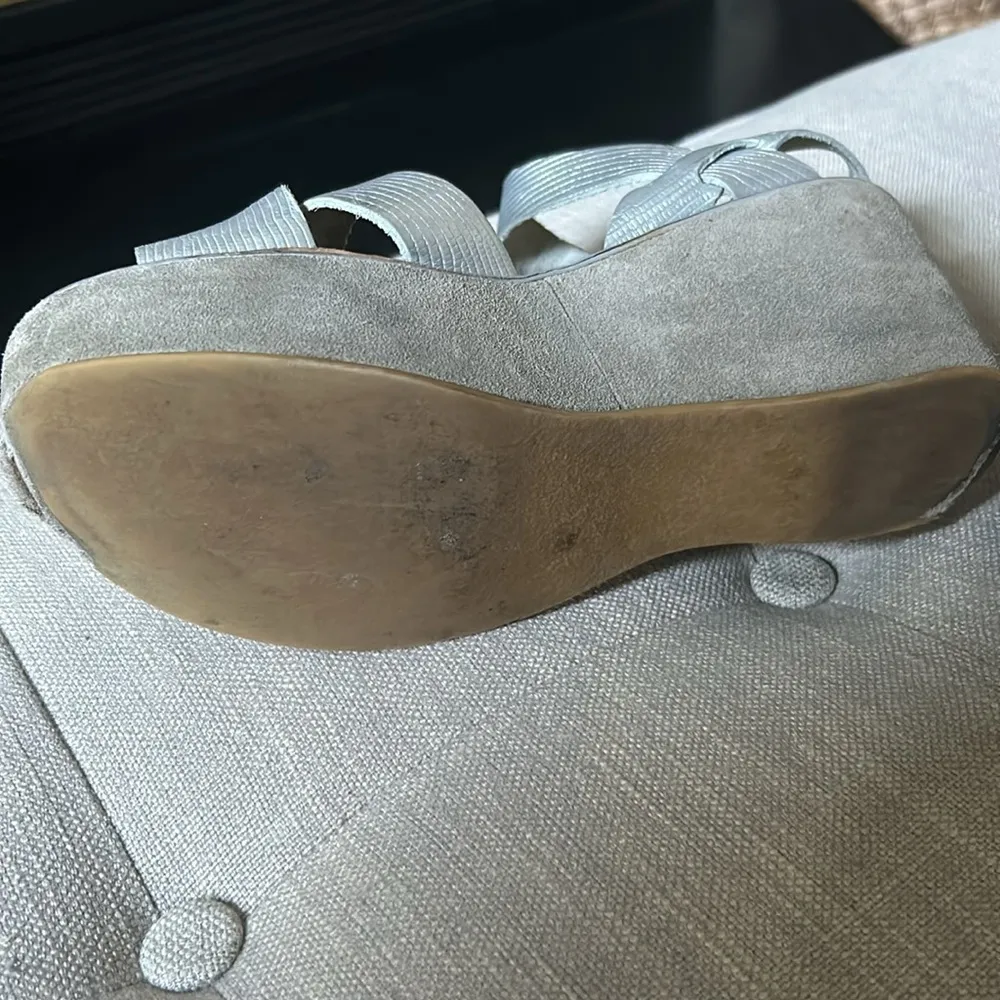 Kork-Ease Metallic Silver Leather Wedge Sandals Size 5 - Image 4