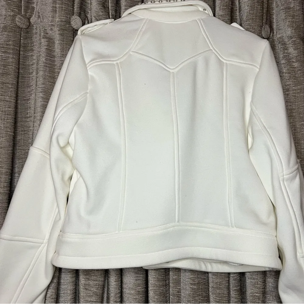 NWT Cupcakes & Cashmere White Studded Asymmetrical Zip Bomber Jacket Size Medium - Image 11
