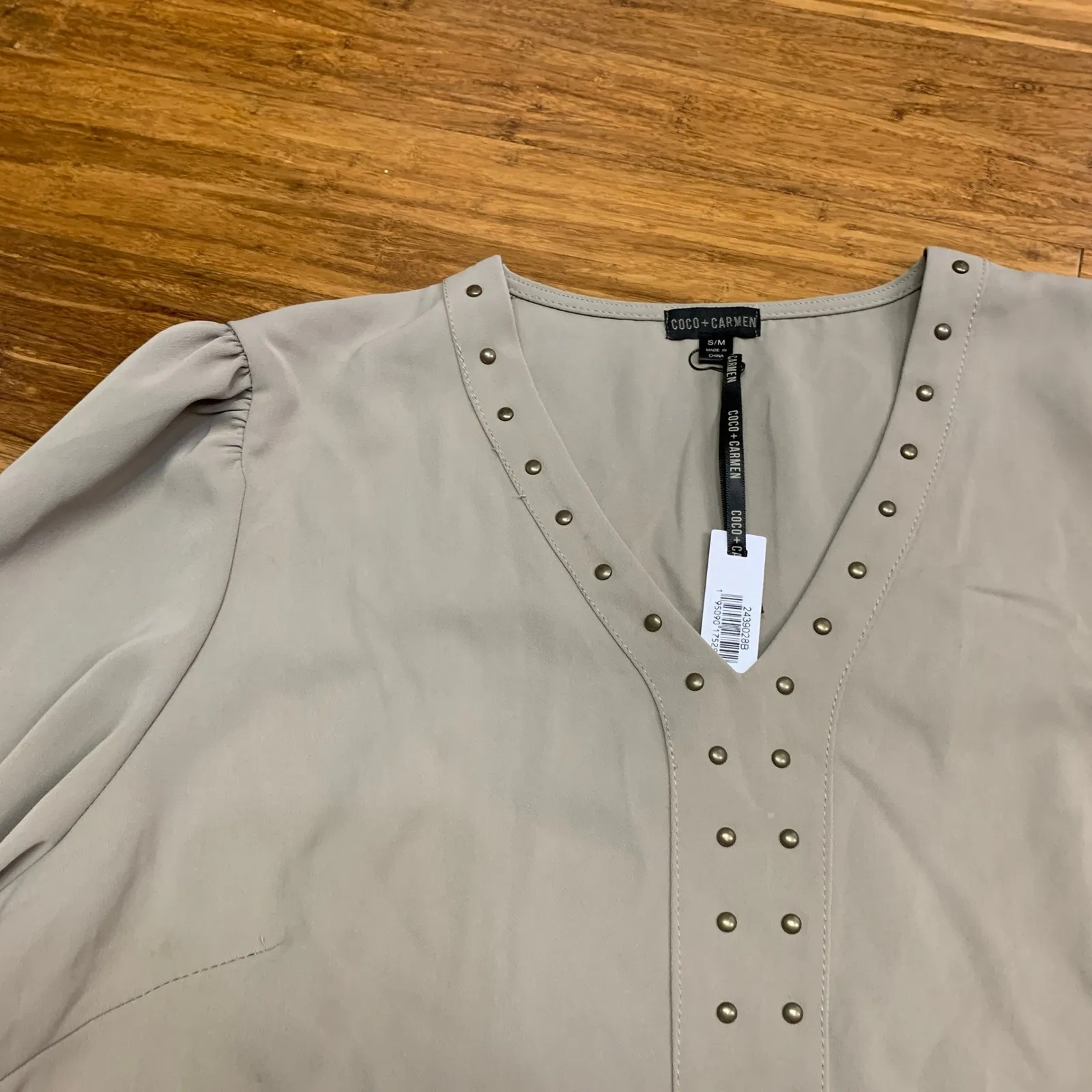 Coco + Carmen Womens Top Long Sleeve V Neck Studded Blouse Size Small/Medium NWT - Image 2