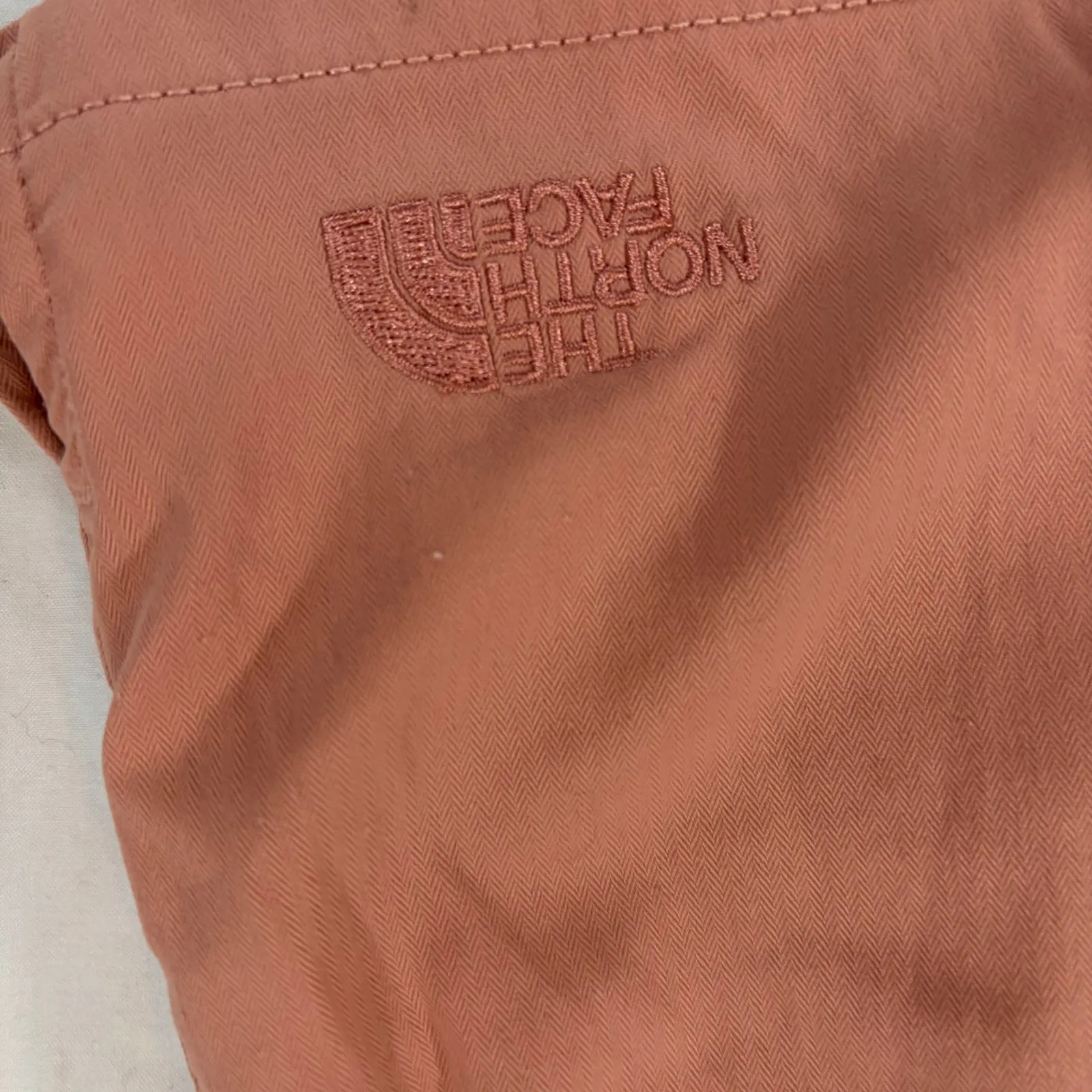 North face women’s pink running shorts. Size L
Athletic wear. Work out. - Image 3