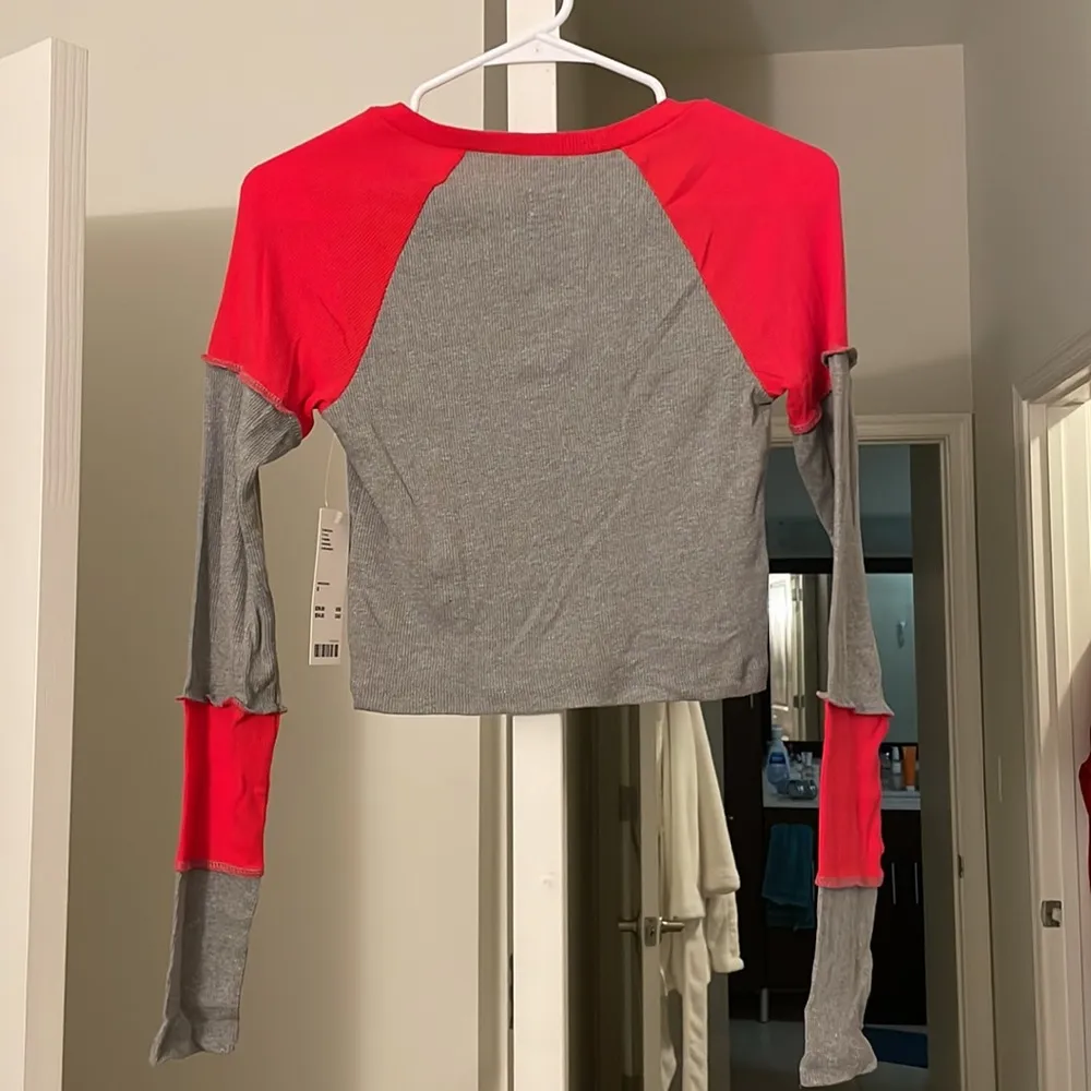 UO BDG Carmen Colorblock Long Sleeve Tee - Image 9