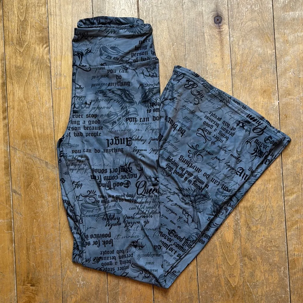 No Boundaries Women’s Pull On Flare Printed Boot Cut Bottoms Medium - Image 2