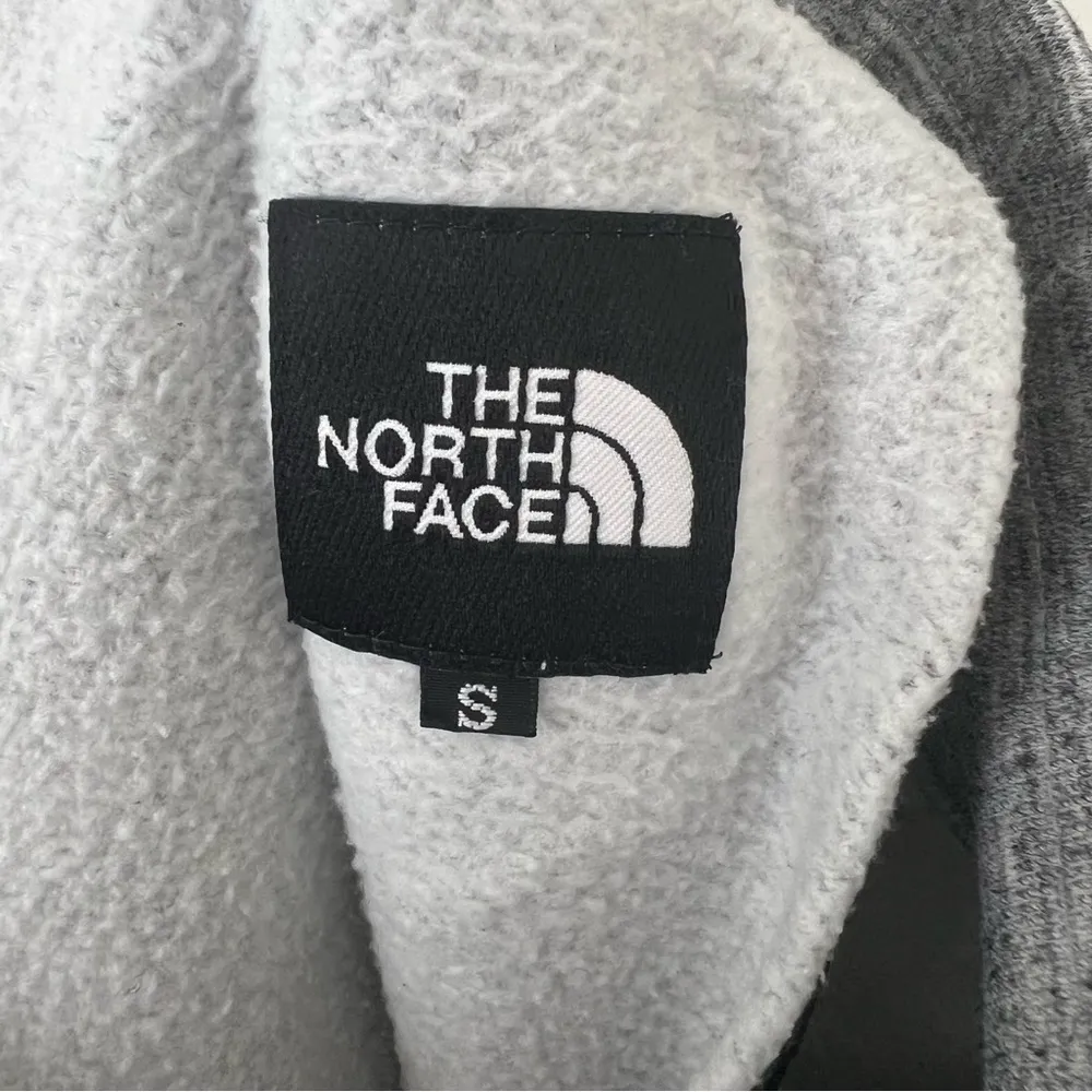 The North Face Women’s Grey Pull On Straight Leg Joggers Sweatpants with Pockets - Image 4