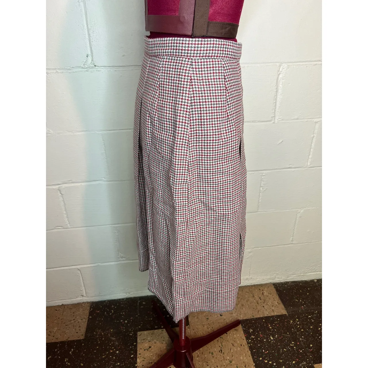 Skirt pleat front checked red green Size 2 - Image 7