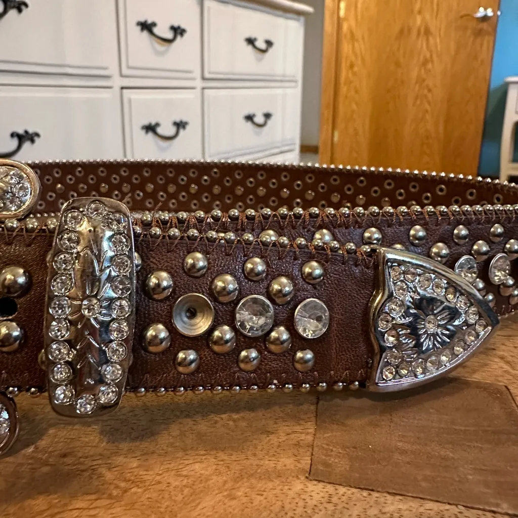Brown Leather Western Blingy Belt. Size S/M. - Image 2