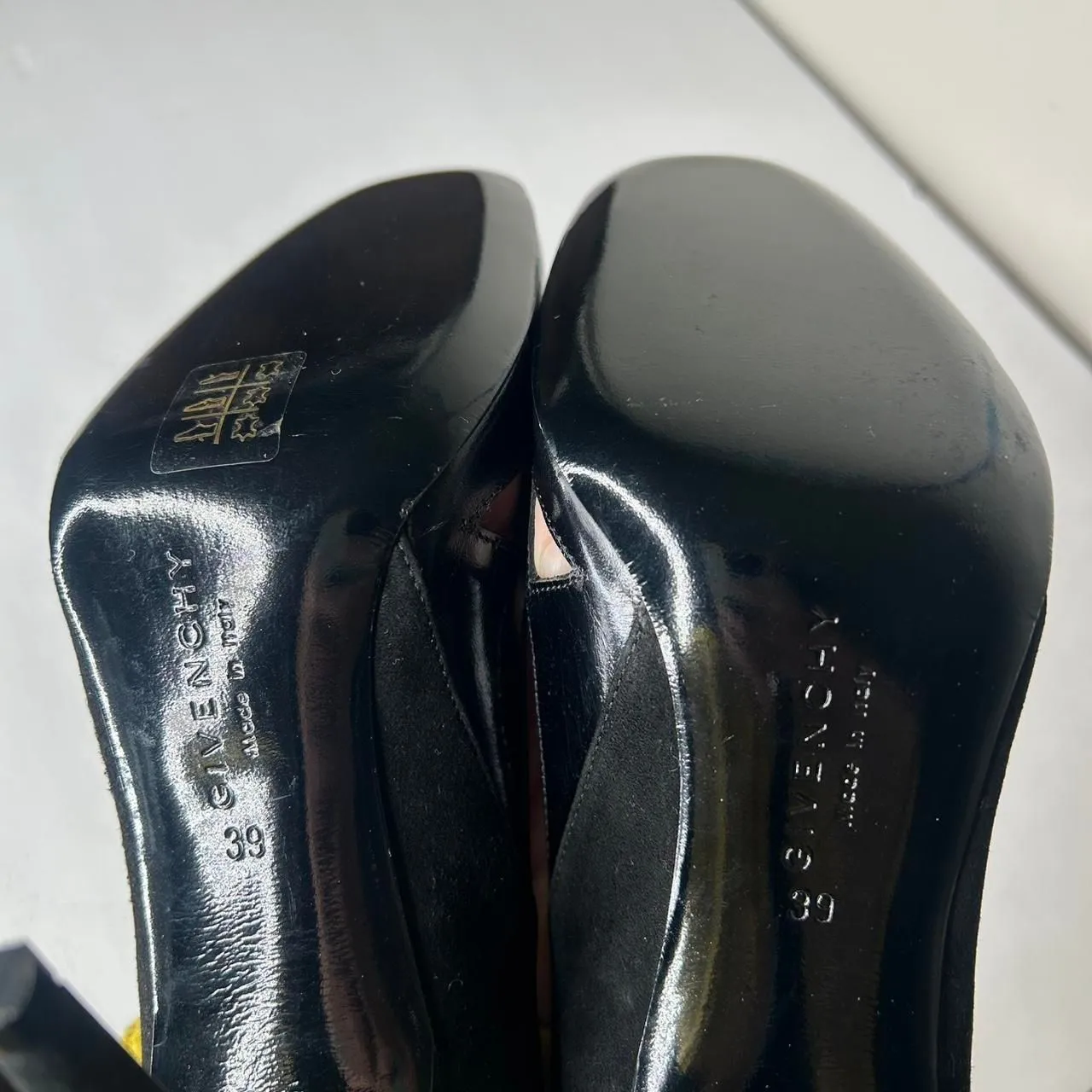 Givenchy Black leather high heels 39  with cutout details - Image 7