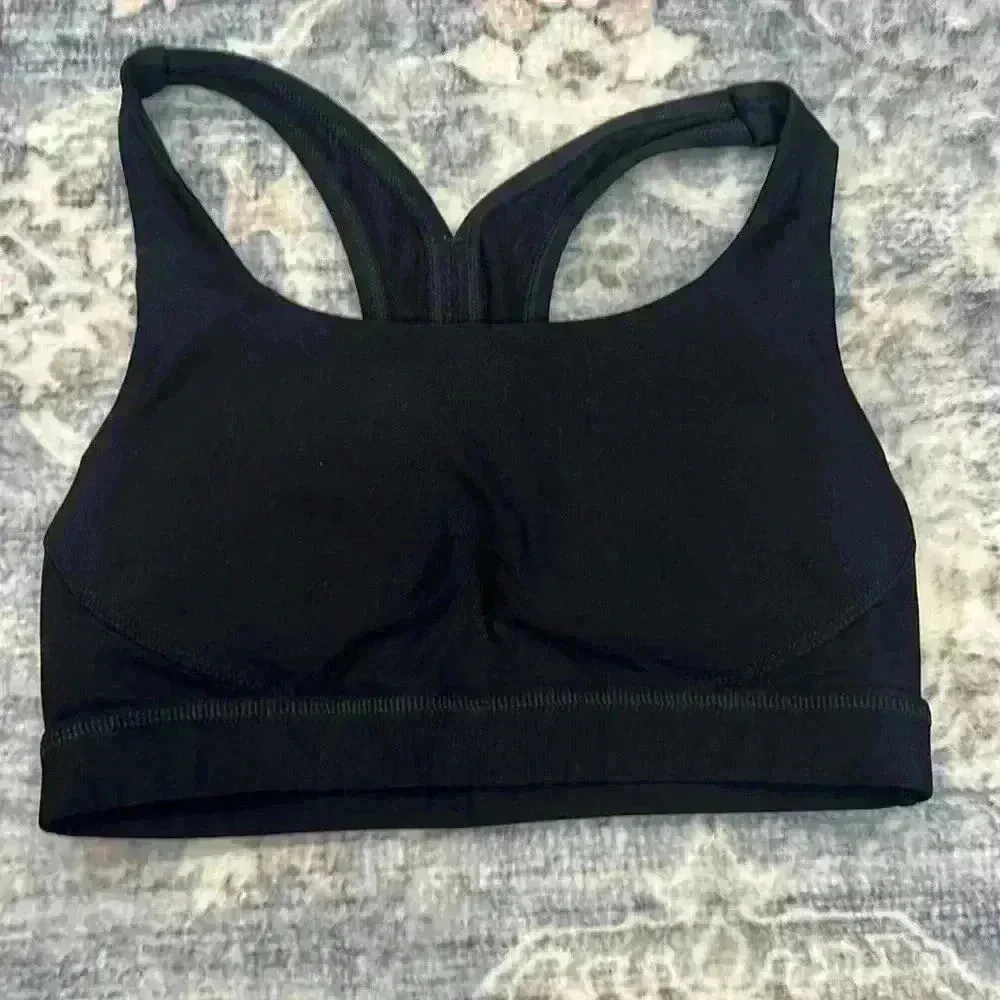 Women’s size small/ medium sports bra bundle. In good condition! - Image 2