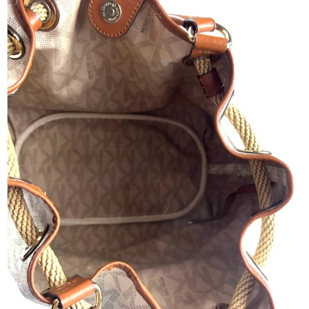 Michael Kors Bucket Bag in the beige monogram print. - Image 4