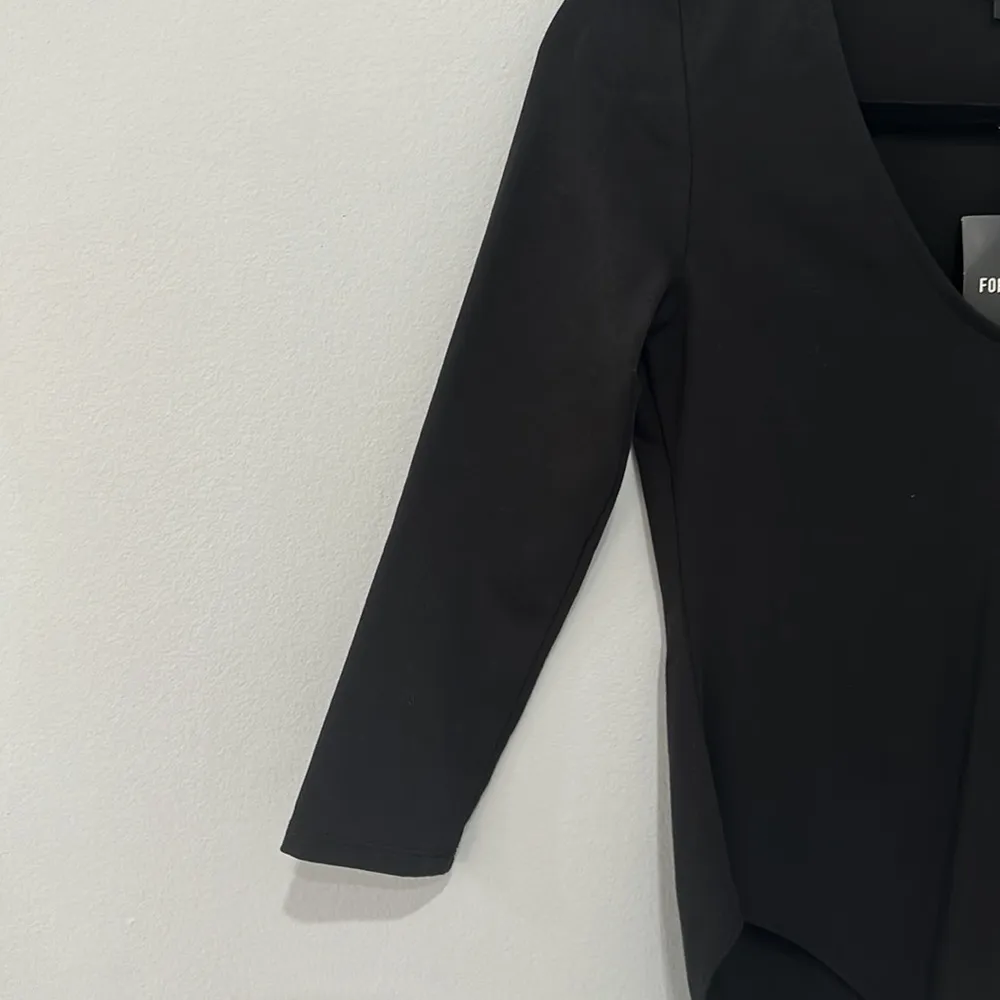 NWT Forever 21 Knit 3/4 Sleeve Bodysuit Black Scoop-Neck Sz M - Image 4