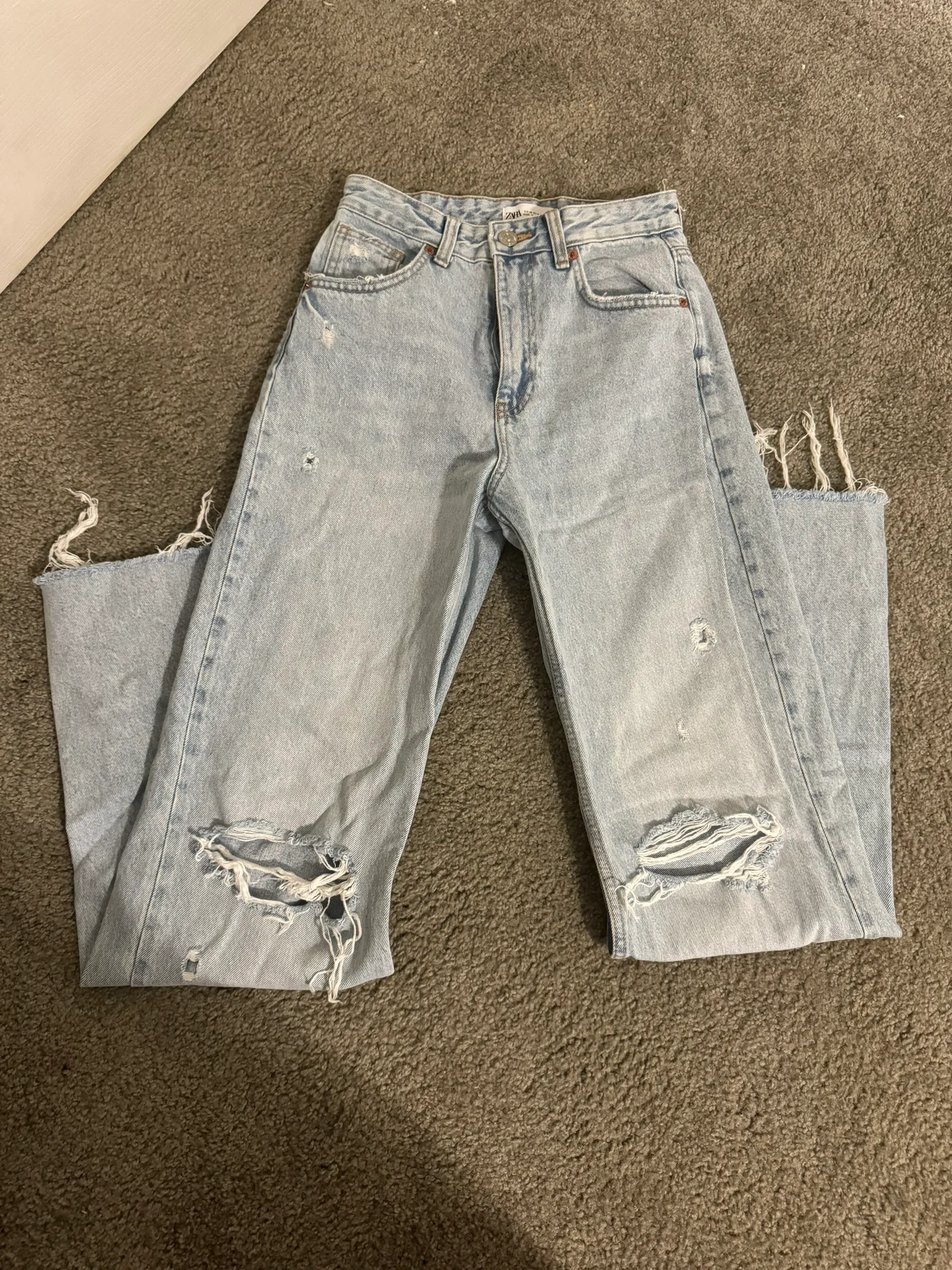 wide leg full length ripped jeans size 4 - Image 5