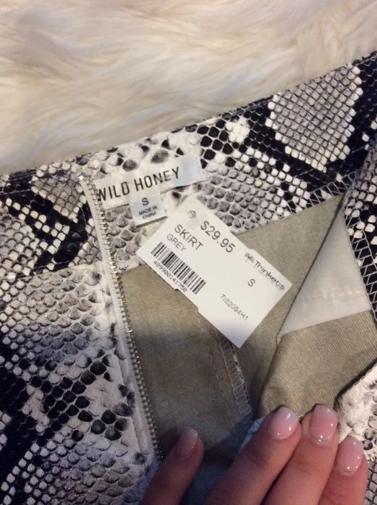 Trinkets Boutique NWT Snakeskin Skirt - Image 3