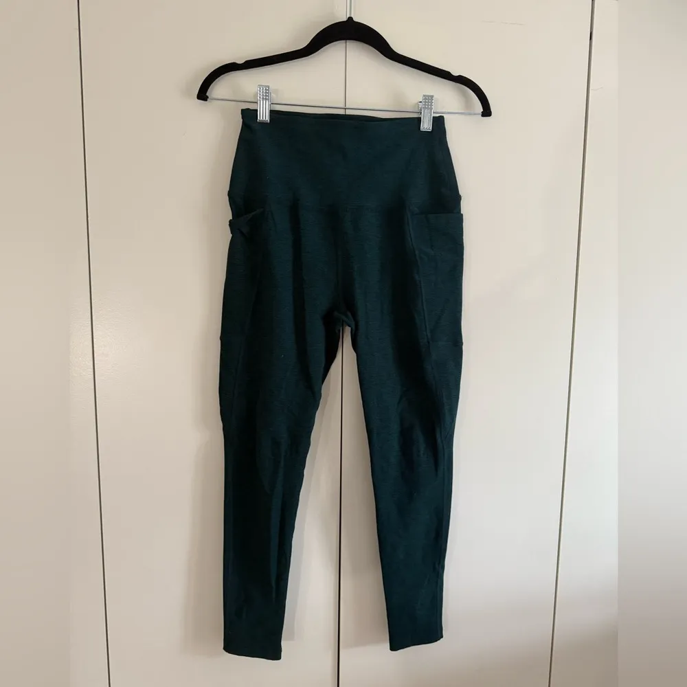 Beyond Yoga High-Waisted Spacedye Out of Pocket Green Leggings Medium - Image 2