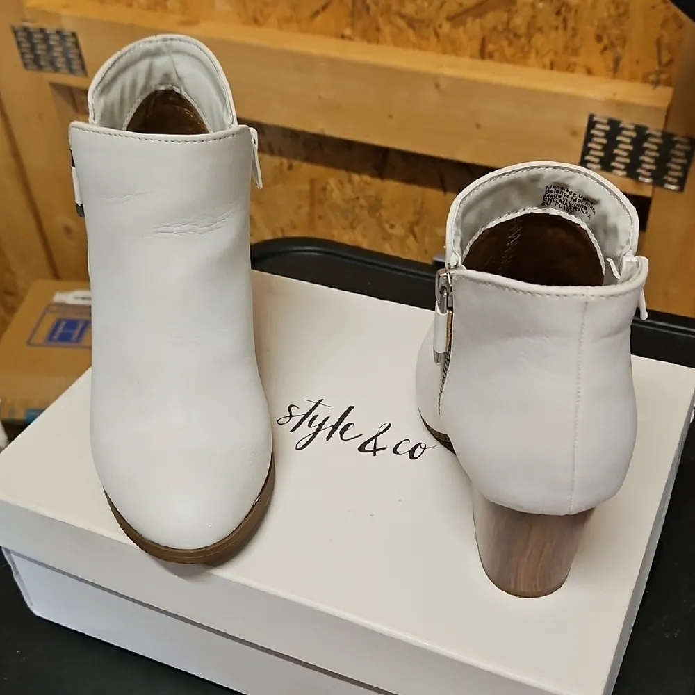 Style & Co. Women's White Booties Size 6M - Image 2