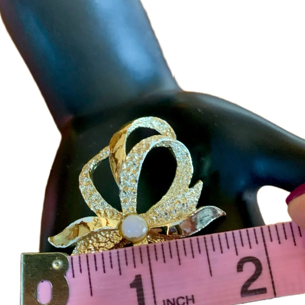 VINTAGE 1980'S GERRY'S GOLD TONE FAUX PEARL SIGNED BROOCH - Image 7