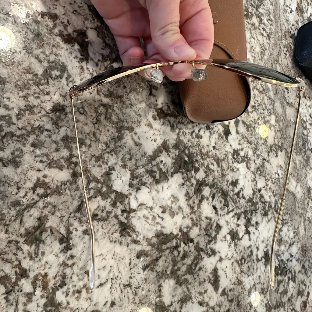 Ray-Ban Gold Frame Aviator Sunglasses - Image 5