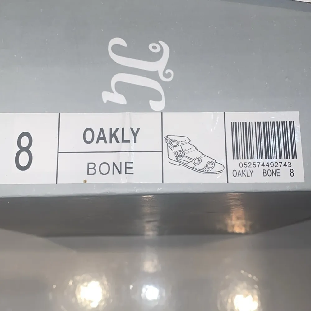 Journee Collection bone faux leather gladiator sandals. Back zip. Size 8.NWT/Box - Image 7