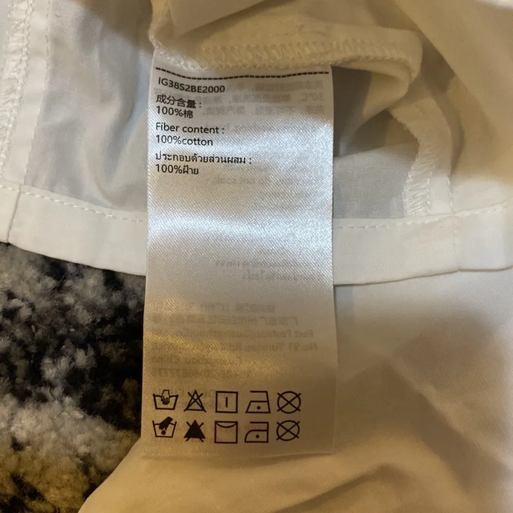 Urban Revivo 100% cotton white top size S - Image 2