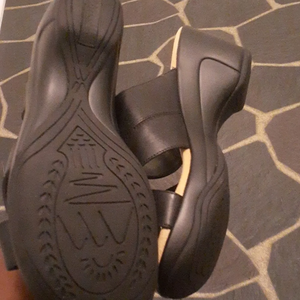 Bass Shoes SIZE 9W - Image 4