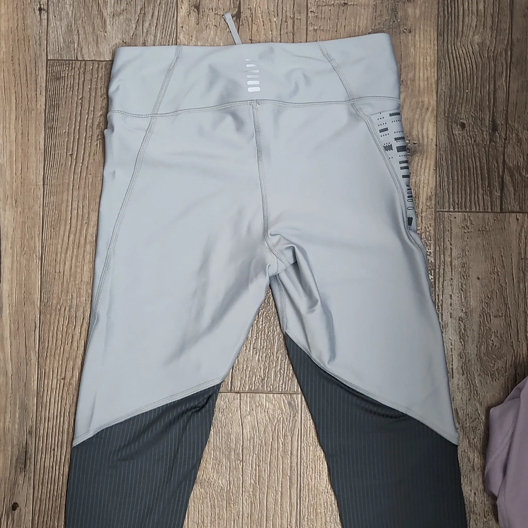 Two pair UA compression leggings - Image 7