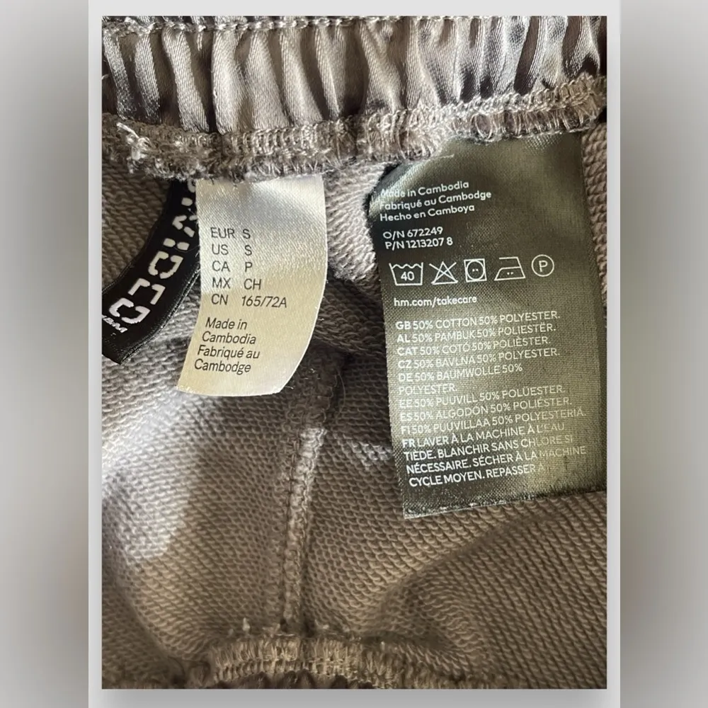 Divided by H&M Pleat Detail Joggers wide leg Gray Women’s Sz Sm Elastic Waist - Image 11