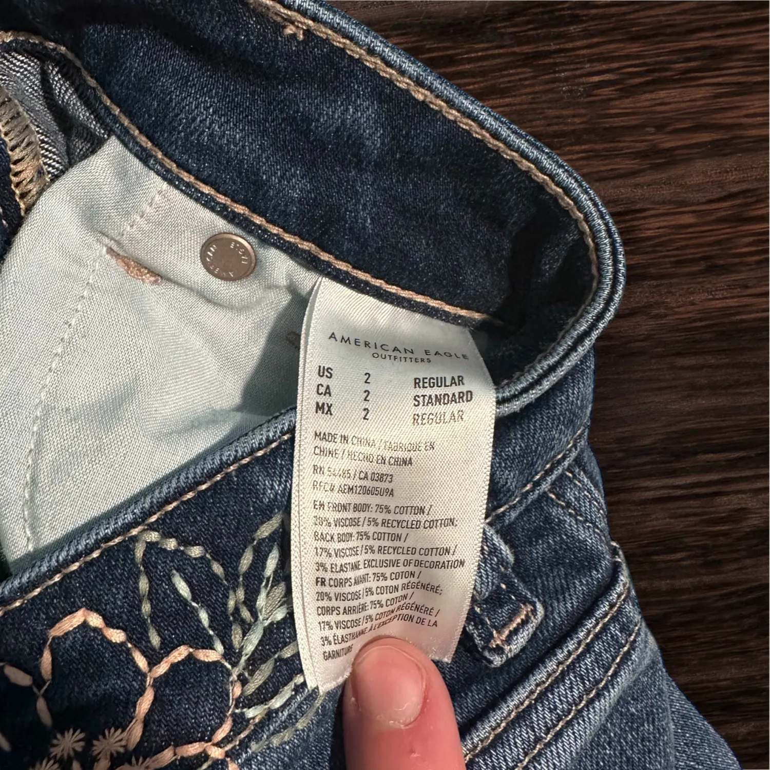 American Eagle Outfitters Distressed Embroidered Mom Jeans Size 2 - Image 8