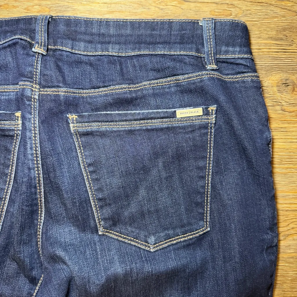 White House Black Market Dark Wash Distressed Crop Leg Skinny Jeans Size 10 - Image 10