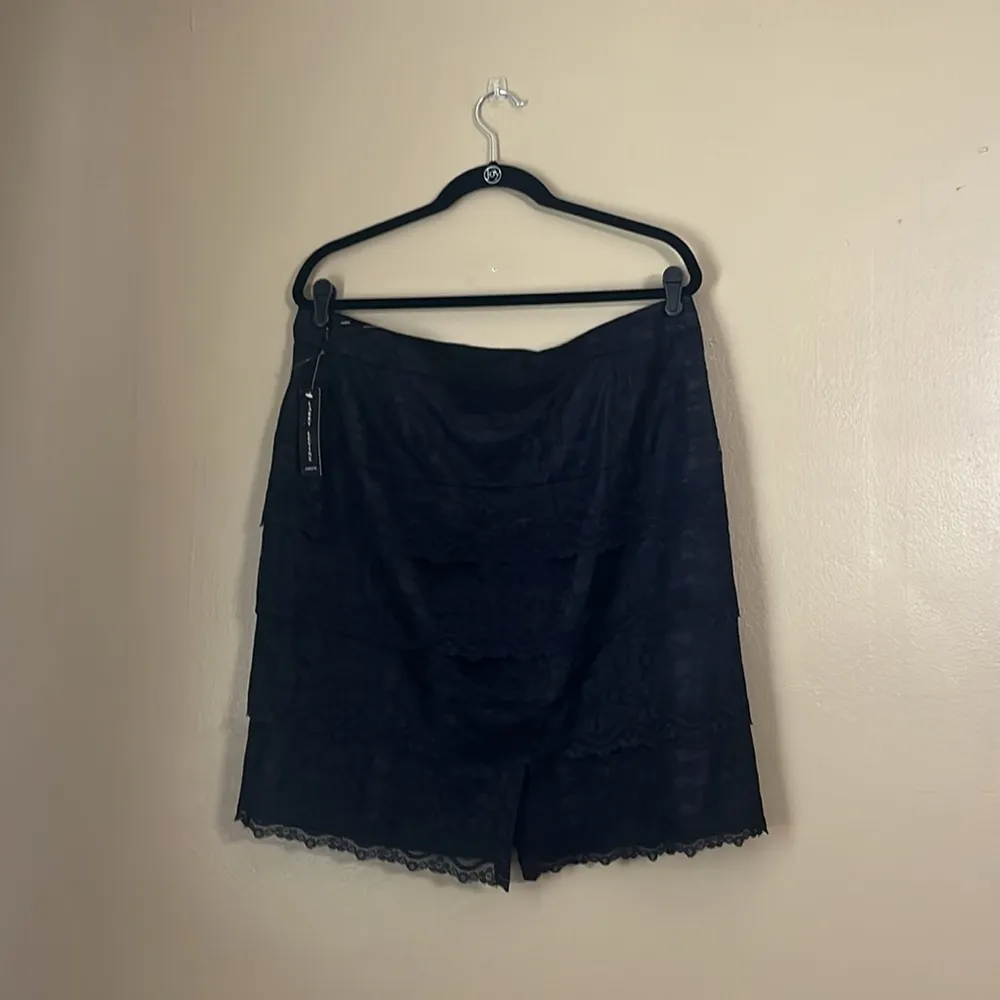 Larry Levine Stretch Black Layered Lace Skirt with Back Slit Sz 16 Office Work - Image 2