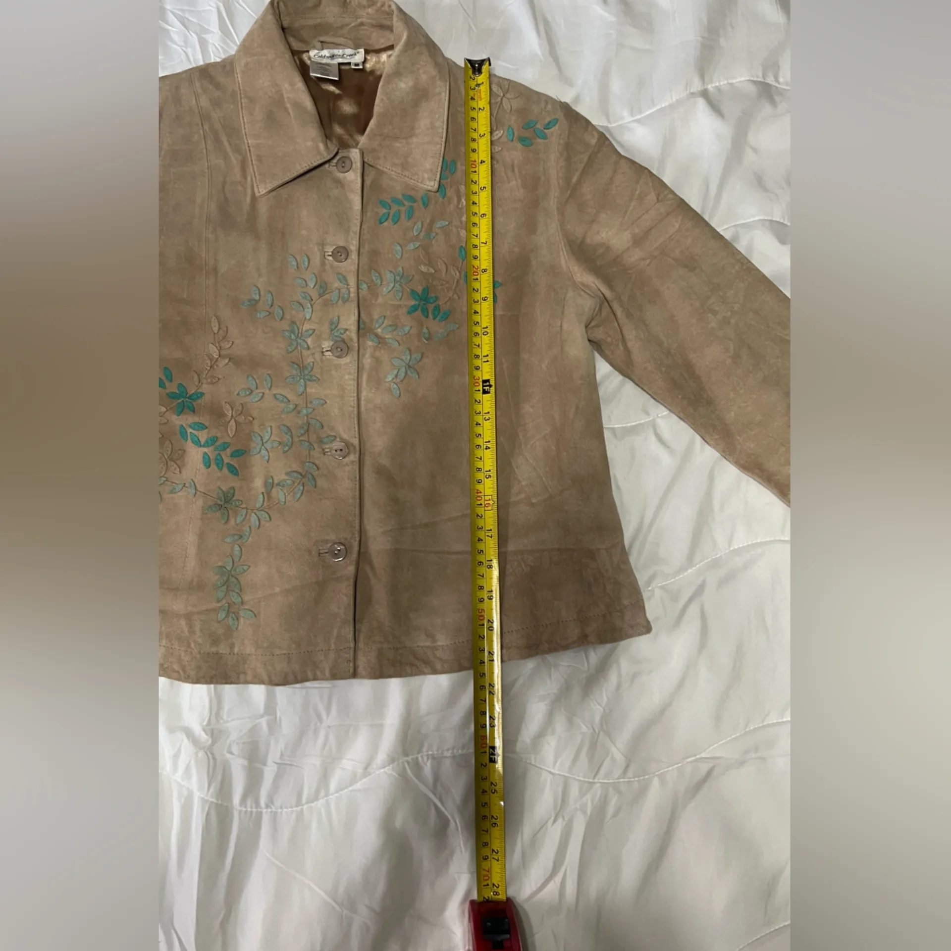 Coldwater Creek beige blue suede flower petal applique jacket - Image 6