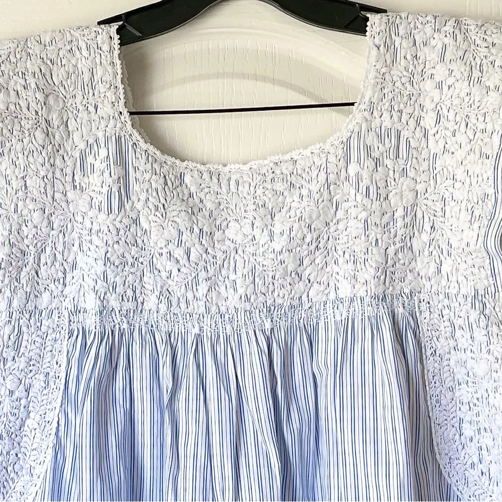 Mi Golondrina Flores Embroidered Blouse White Blue Stripe Size Medium EUC - Image 3