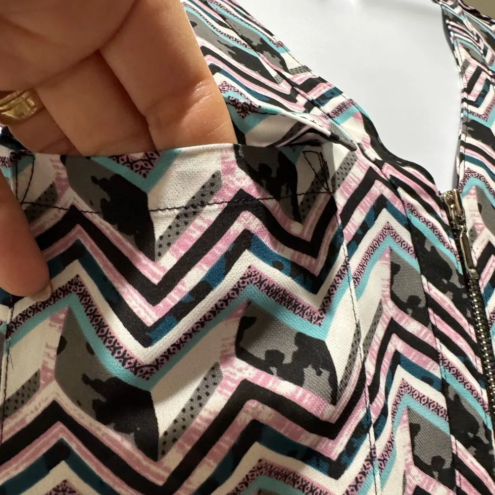 Candie’s 90’s Chevron Patterned Women's Top Size M Disco Zipper Retro Sassy Fun - Image 7